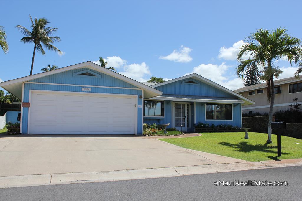There are only 28 one-story homes in Keonekai Heights. Here is an example home on Omiko Place.