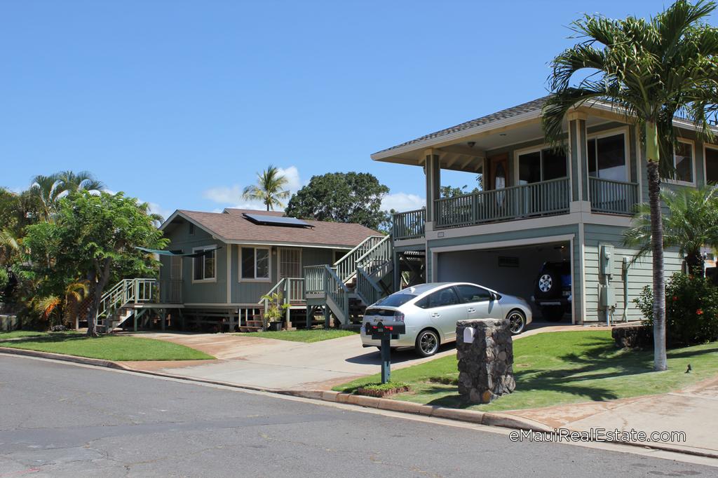 Example of a property on Hunakai Street that includes a detached cottage. In Keonekai Heights, only 20 properties have cottages.