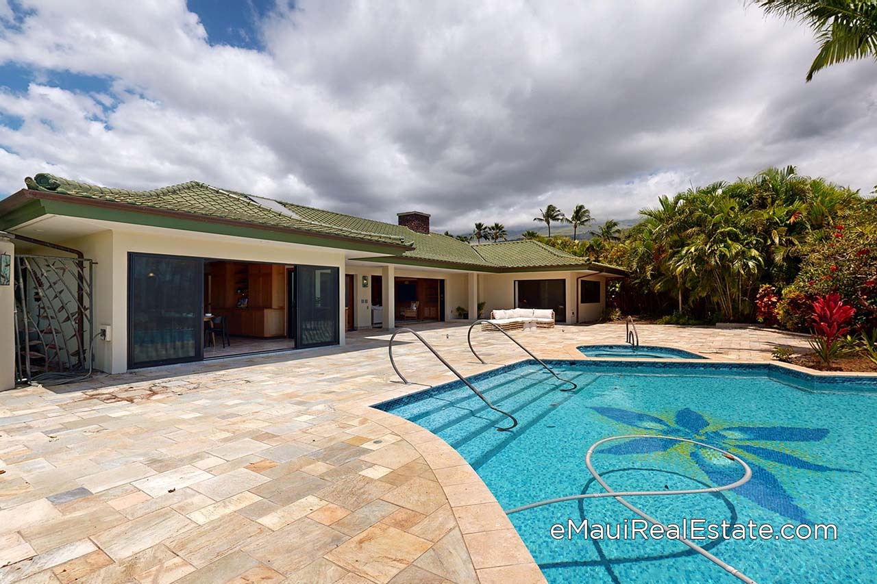 Many of the custom homes in Wailea Golf Estates have large pools and outdoor living spaces