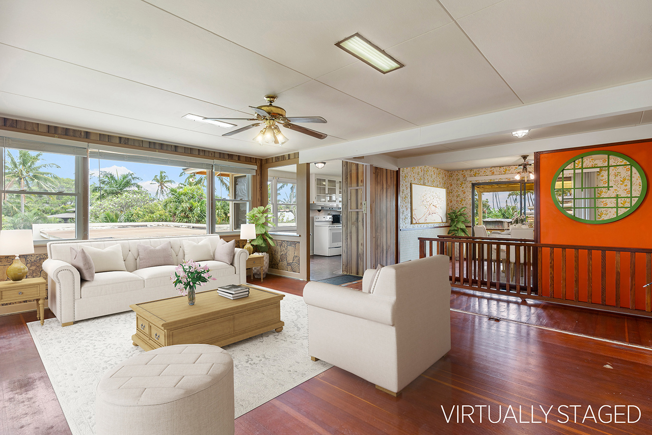 Spacious & bright living room: 