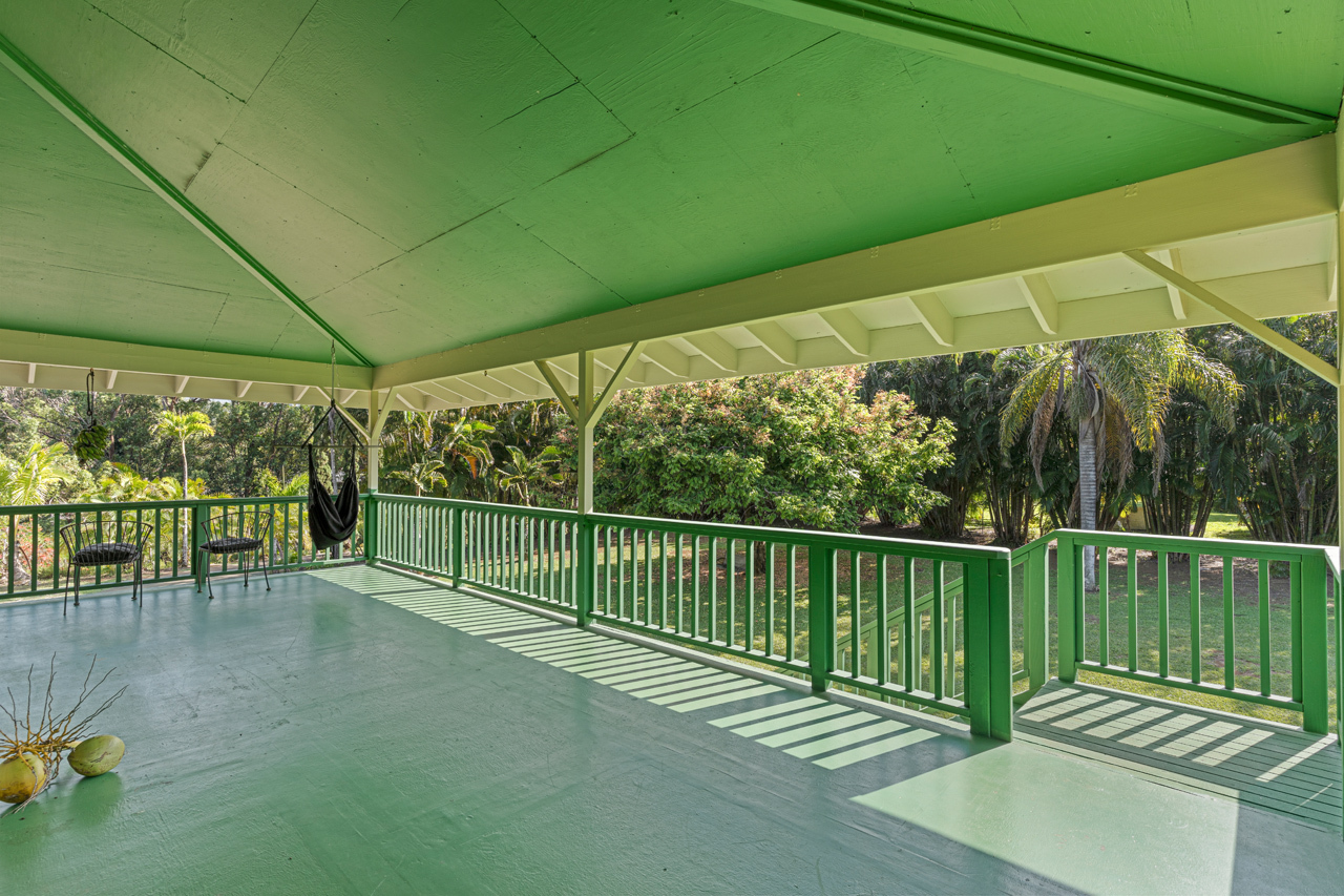 Large covered Lanai: 