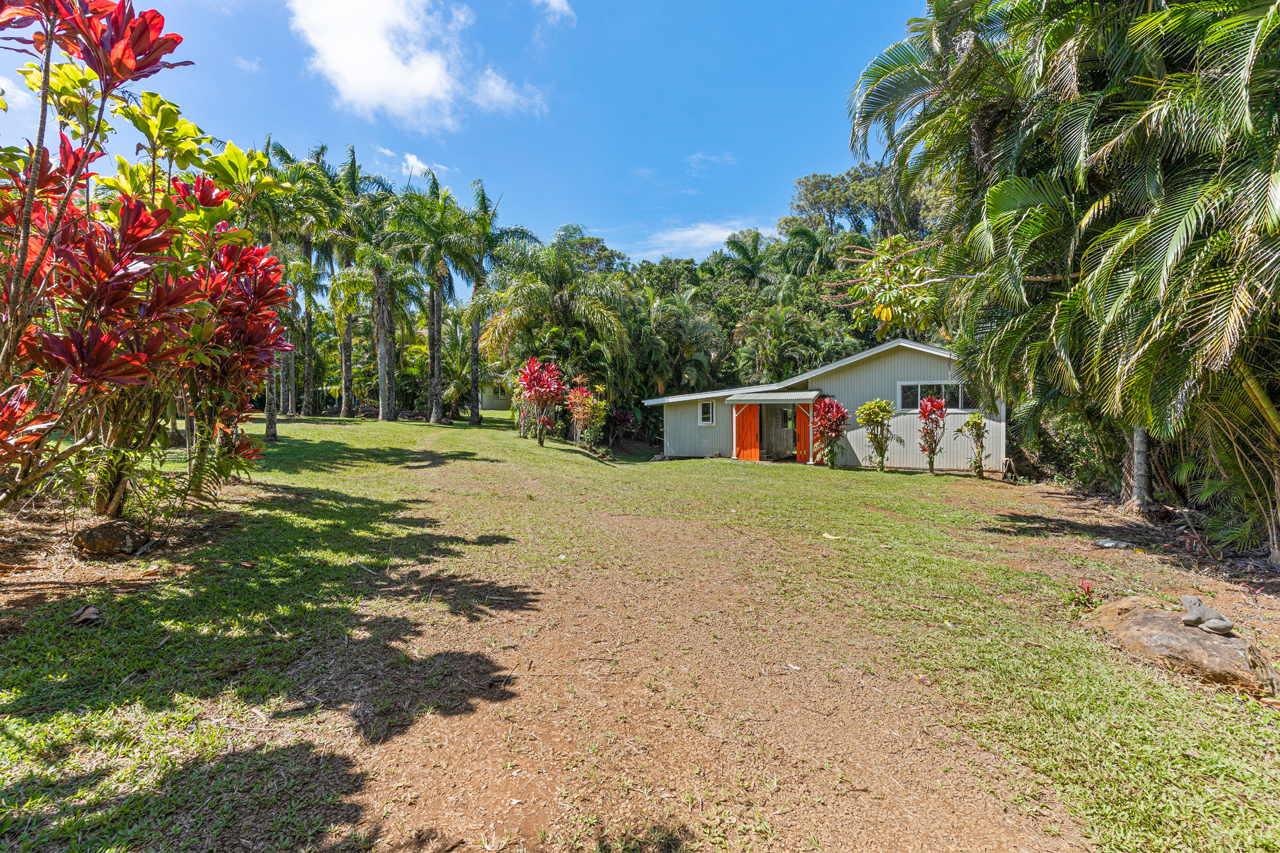 Separate workshop & storage shed: 