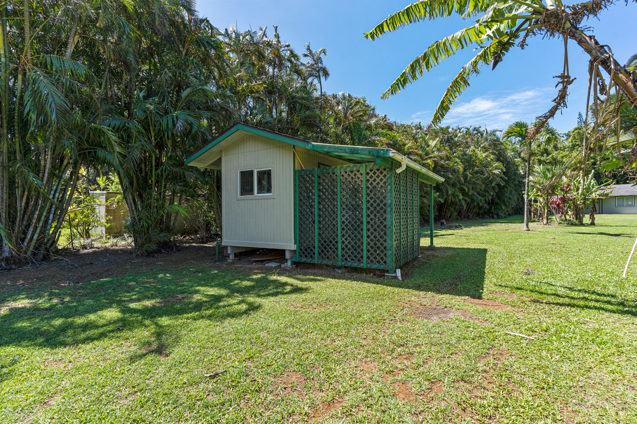 Separate workshop & storage shed: 