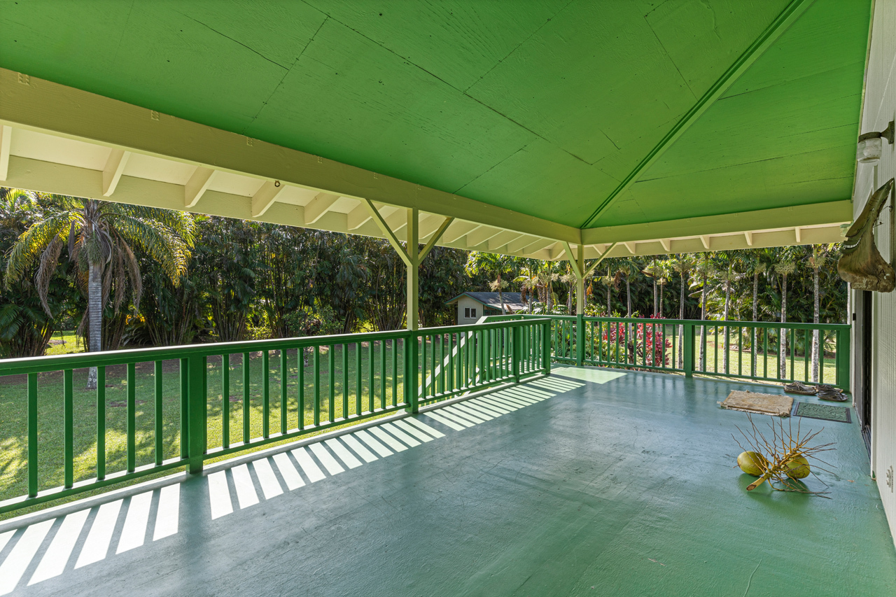 Large covered Lanai: 