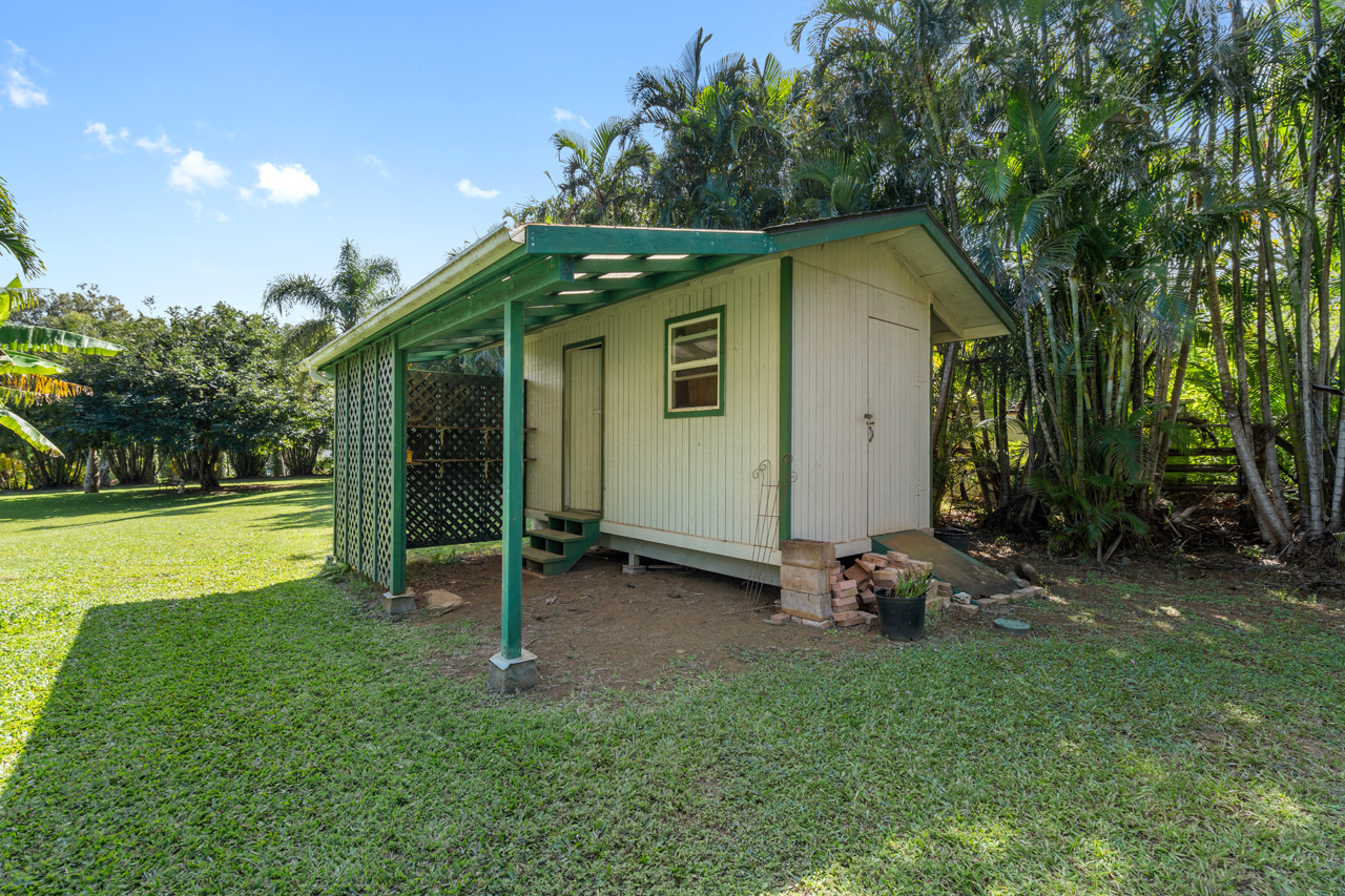 Separate workshop & storage shed: 